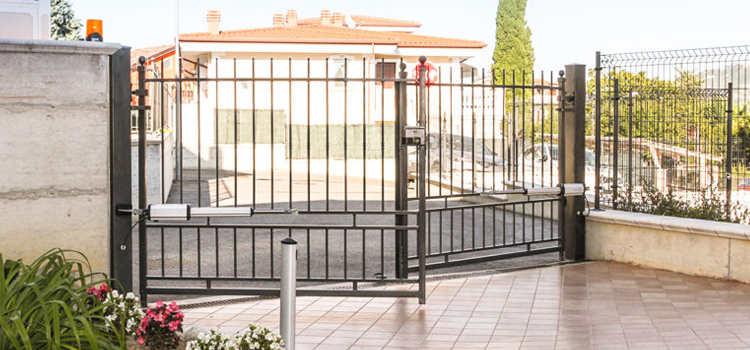 best swing gate repair in Paramount